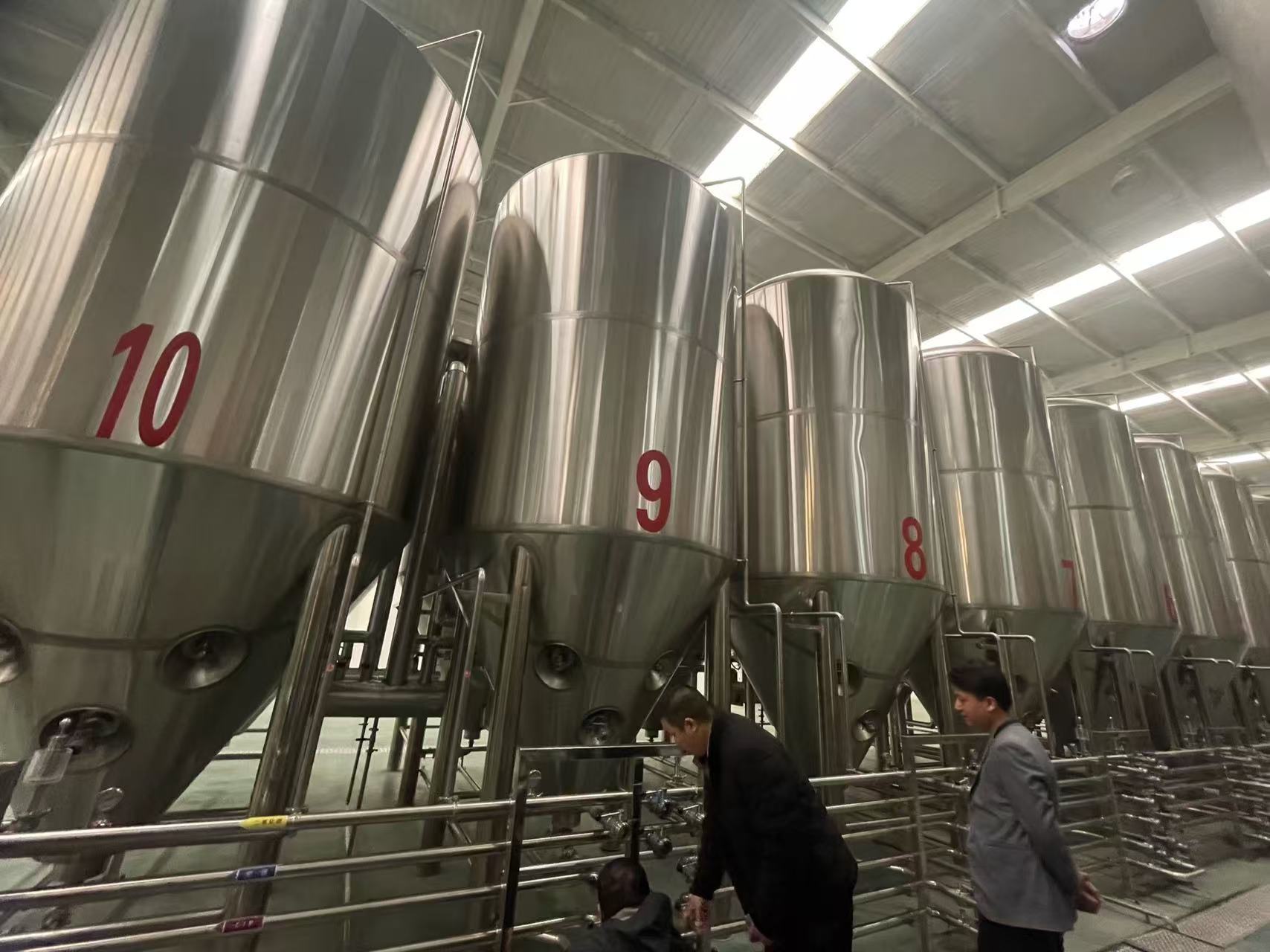 常熟精酿啤酒设备厂—平面布置、设备设计、制造、调试、培训等一条龙服务